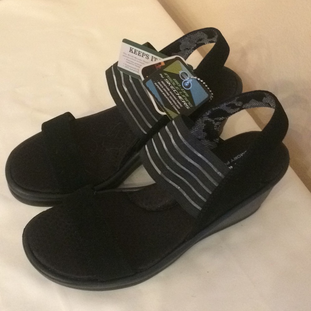 Sketchers Cali sandals, NWT